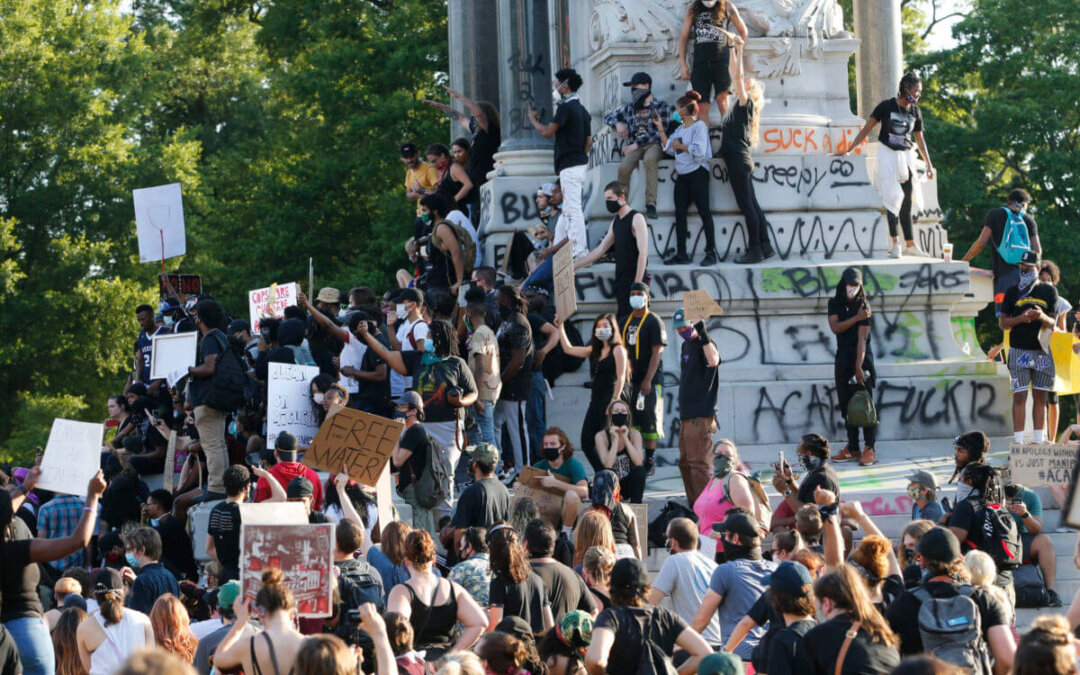 The Robert E. Lee Statue Is Finally Coming Down in Richmond