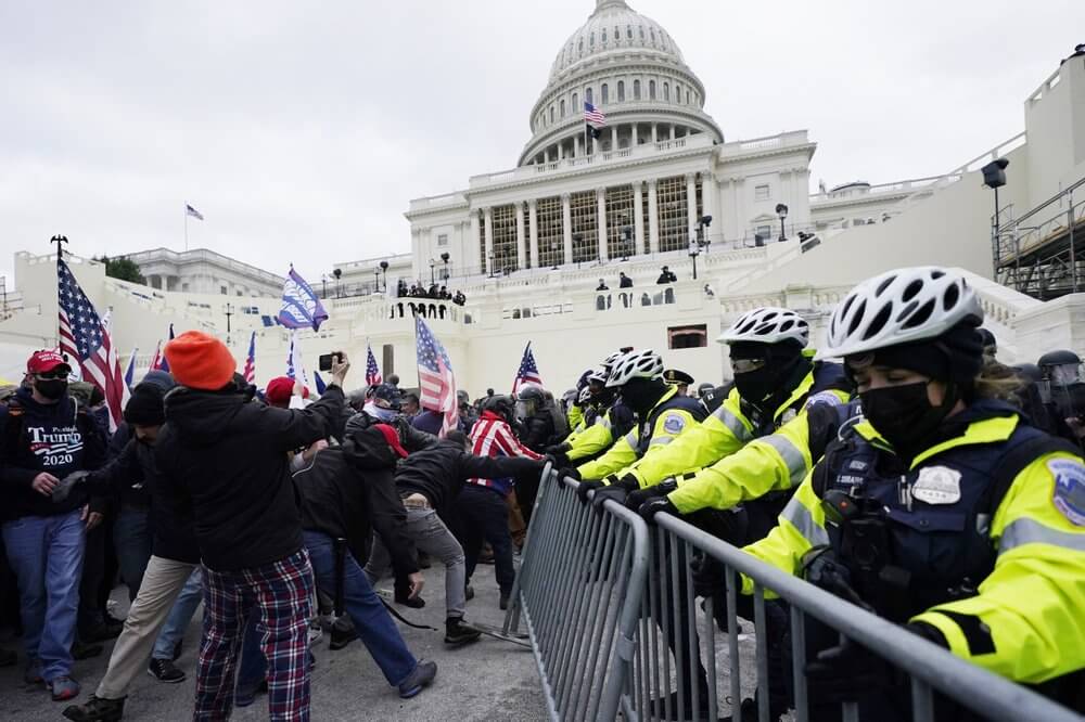 Washington DC, Parts of Virginia Go Into Curfew After Wednesday’s Attack