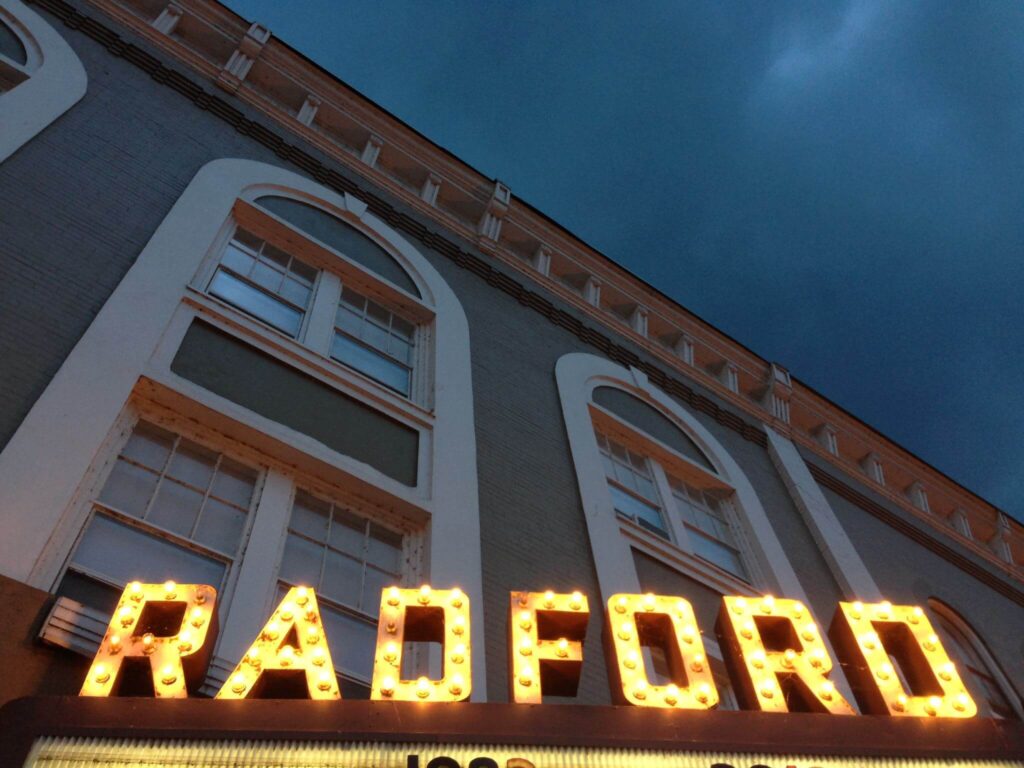 Planning to See a Movie on Christmas? Here Are 8 Independent Theaters