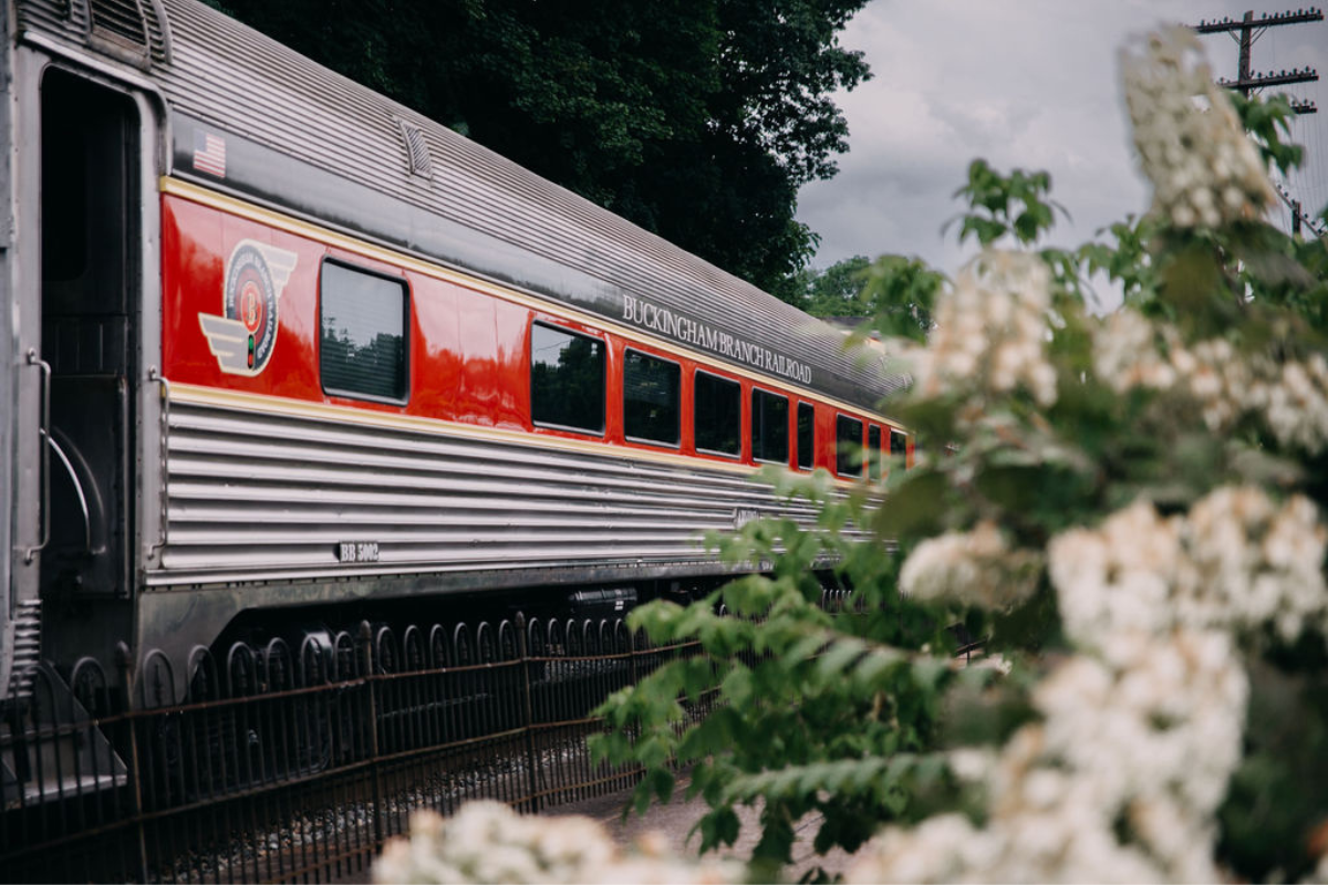 All aboard: 4 enchanting Virginia train rides for a cozy holiday experience