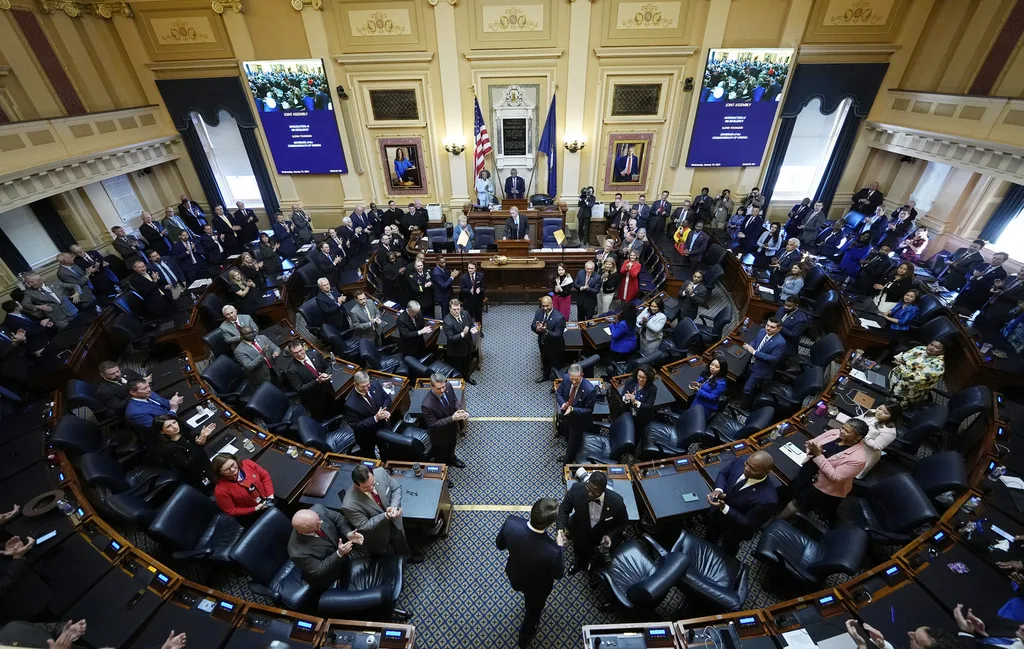 Virginia Democrats vote to increase minimum wage as Youngkin signals opposition