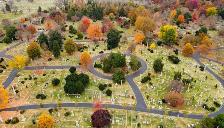 Creepy Legends About The Richmond Cemetery Where Two Presidents Are Buried