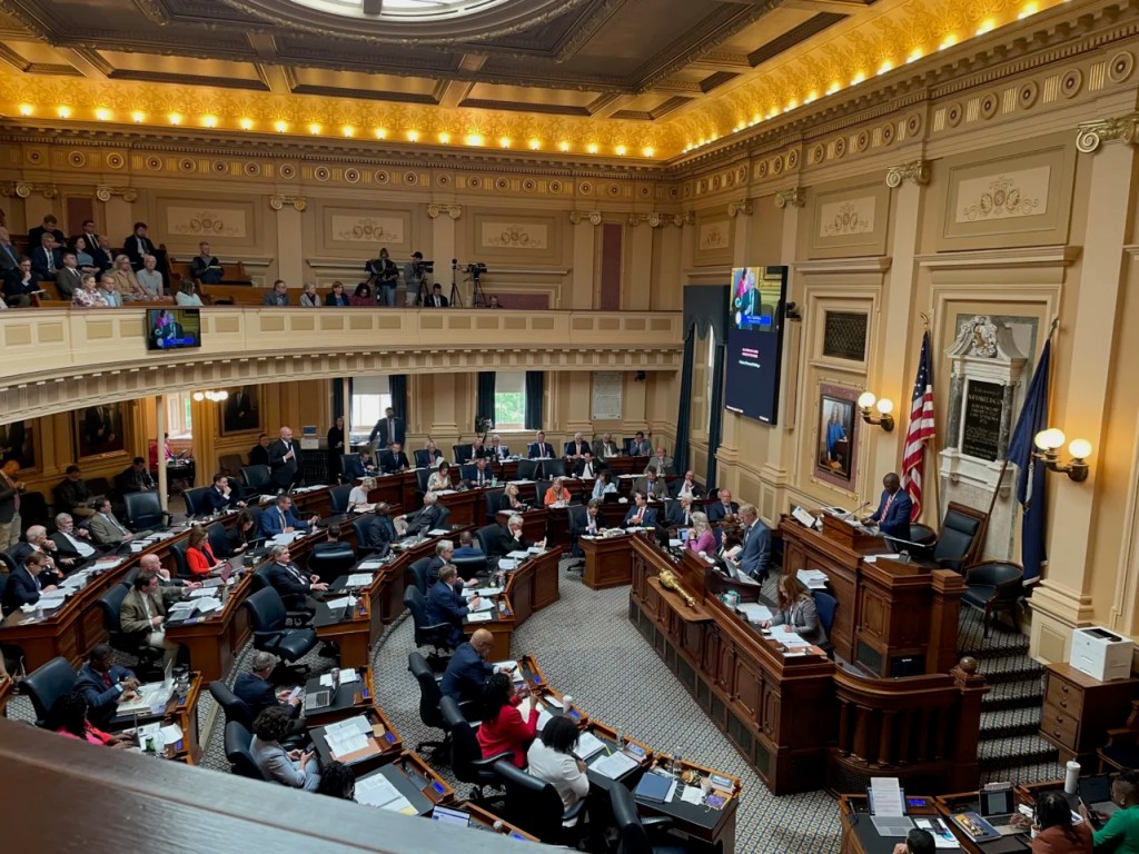 Virginia lawmaker backs bill to extend collective bargaining to civil servants