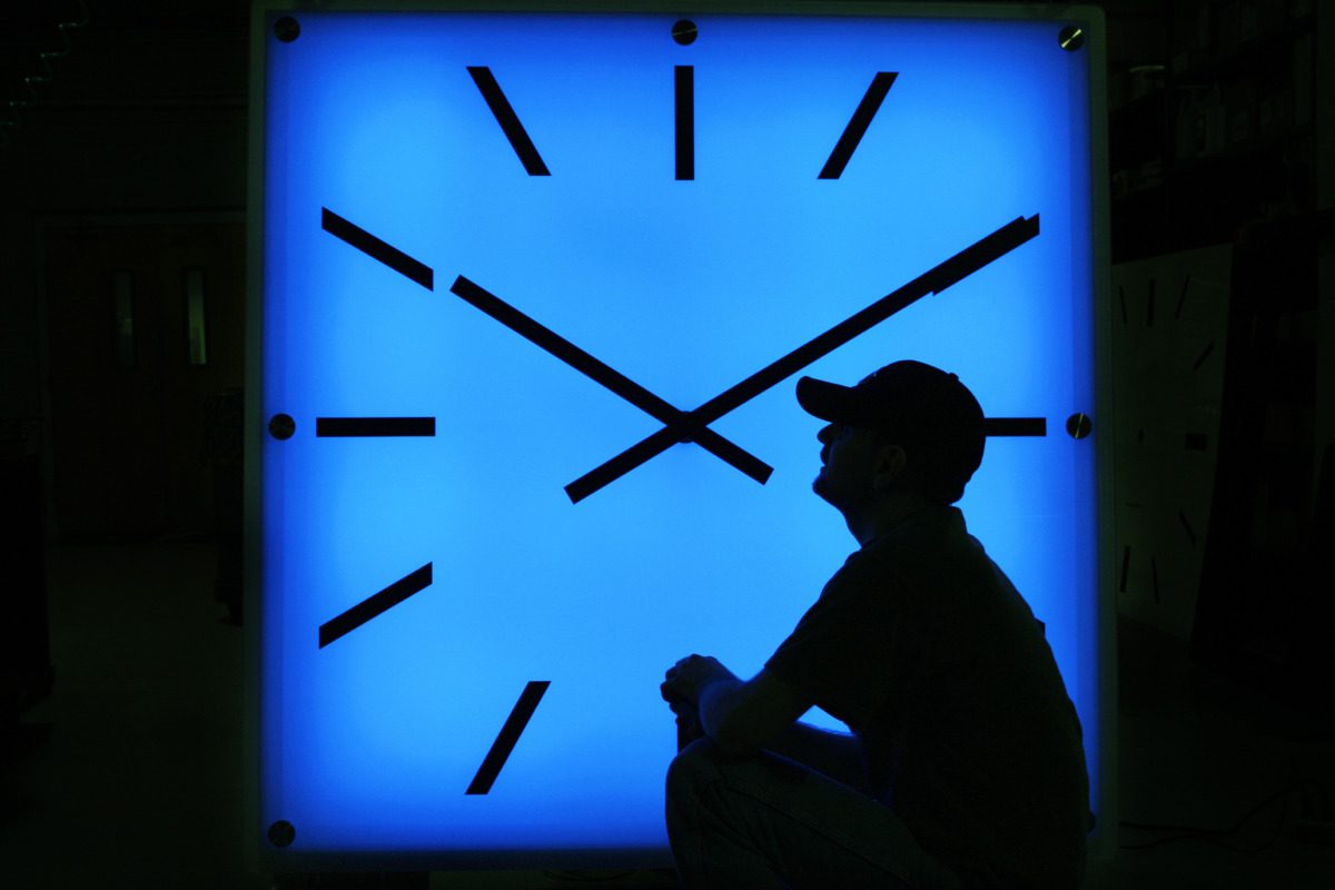 Daylight saving time ends this weekend. This is how to prepare for the potential health effects.