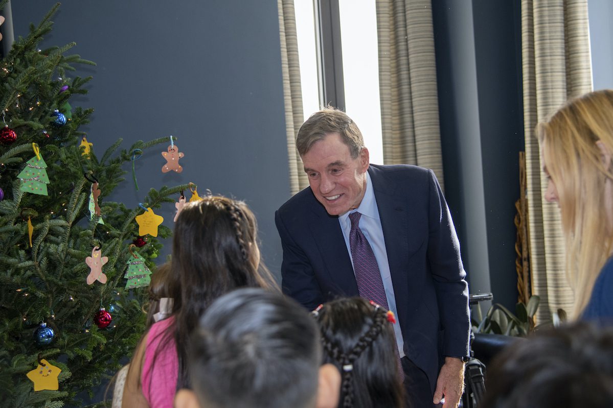 Fairfax County kids bring holiday cheer to Capitol Hill