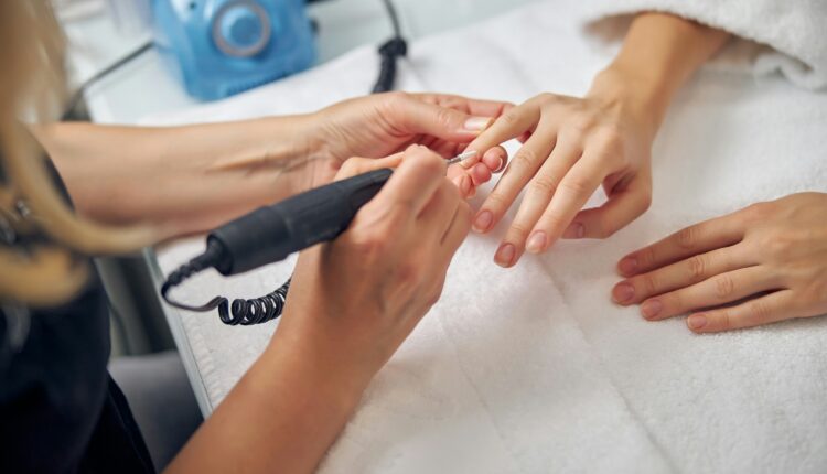 Russian manicures in Virginia: What to know & where to go