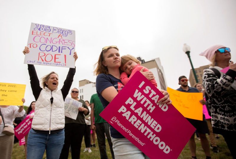 Photo of pro-planned parenthood protests