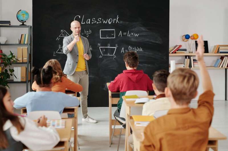 a teacher teaching students math