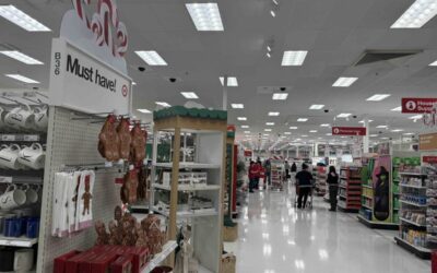 Virginia shoppers pulling back on holiday spending