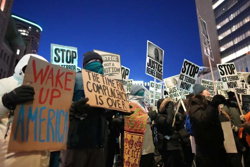 The US Senate is currently deciding whether to approve new funding for the Department of Homeland Security (DHS), including Immigration and Customs Enforcement (ICE), and Customs and Border Protection (CBP). Crowd protests.