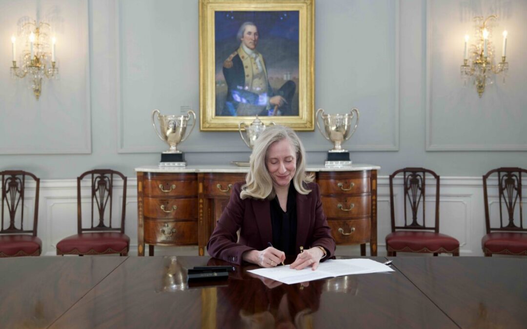 Spanberger signs $15 minimum wage, workforce bills