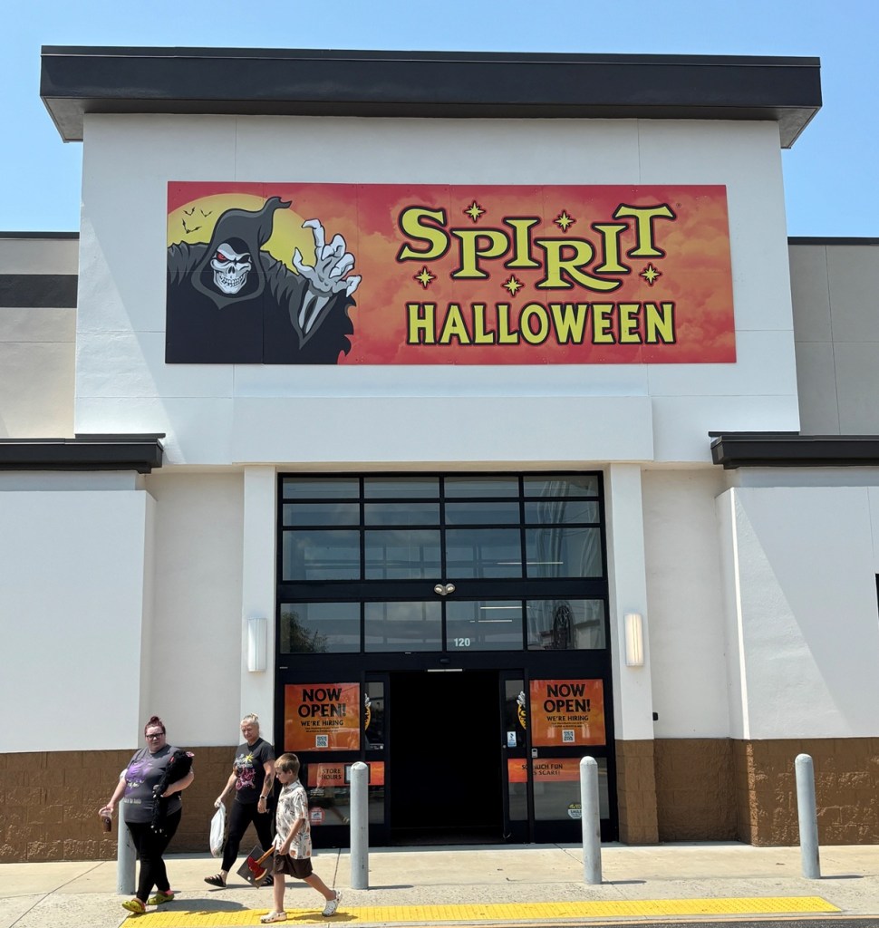Spirit Christmas exterior