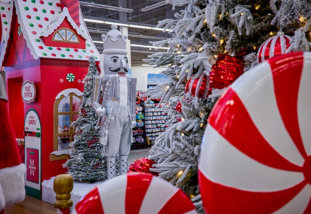 Spirit Christmas interior